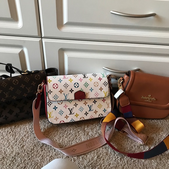 Purses - Picture 3 of 8